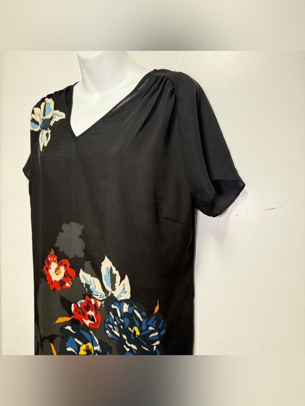 CAbi Black V-Neck Floral Tunic with Red and Blue Blooms - Picture 2 of 7